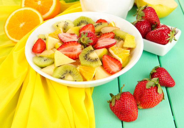 美素精選圖庫 useful fruit salad of fresh fruits and berries in